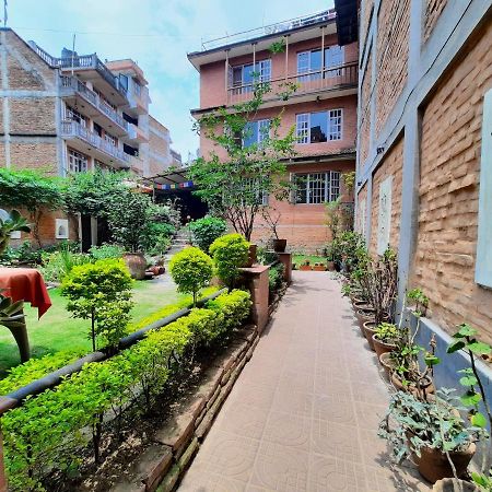 Pradhan House - Home Stay With Garden Bhatgoan Екстериор снимка