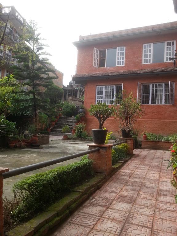 Pradhan House - Home Stay With Garden Bhatgoan Екстериор снимка