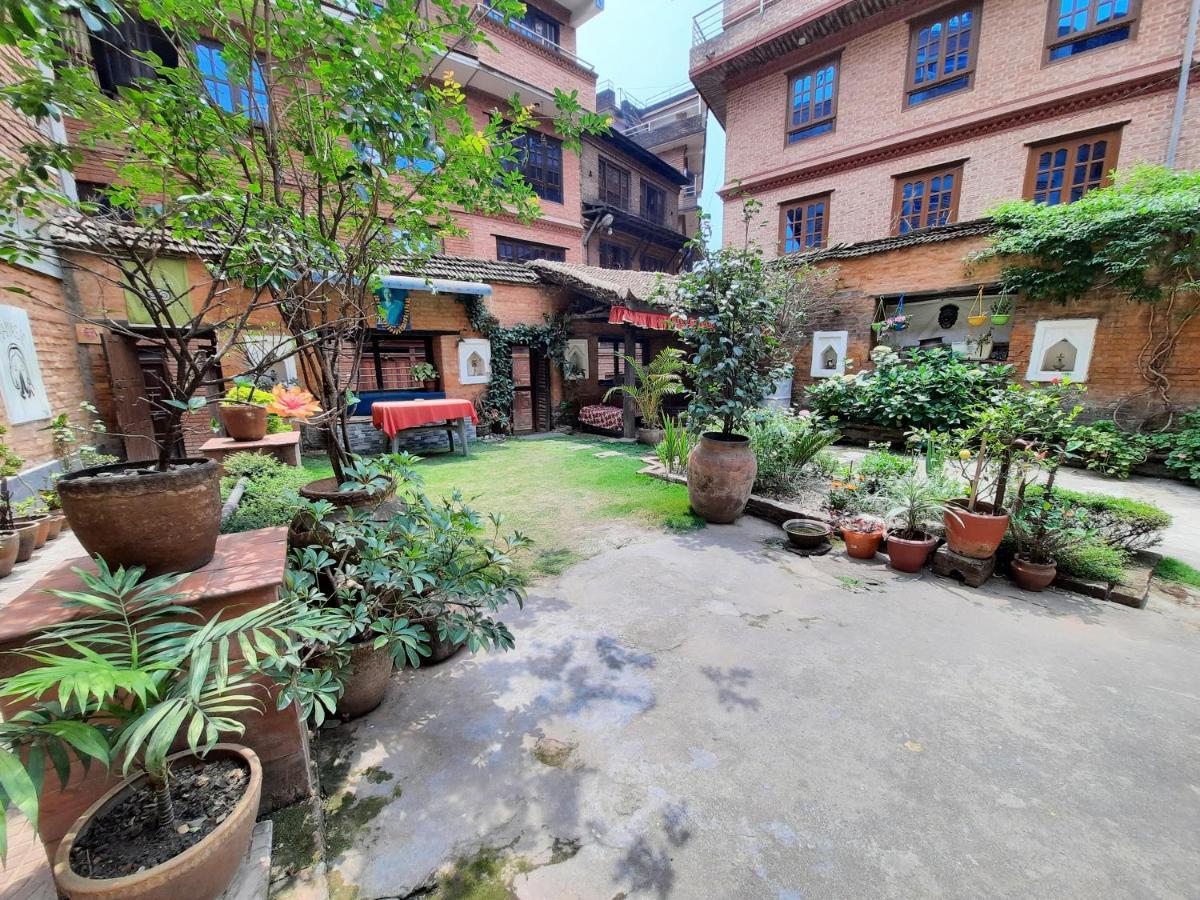 Pradhan House - Home Stay With Garden Bhatgoan Екстериор снимка