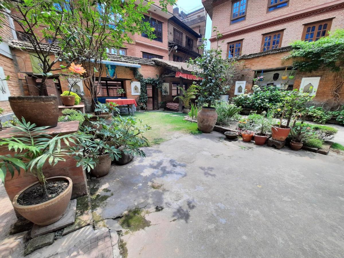 Pradhan House - Home Stay With Garden Bhatgoan Екстериор снимка