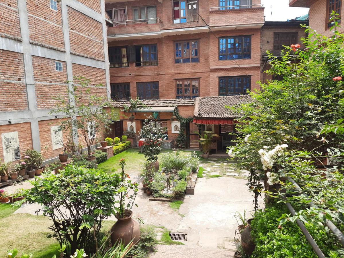 Pradhan House - Home Stay With Garden Bhatgoan Екстериор снимка