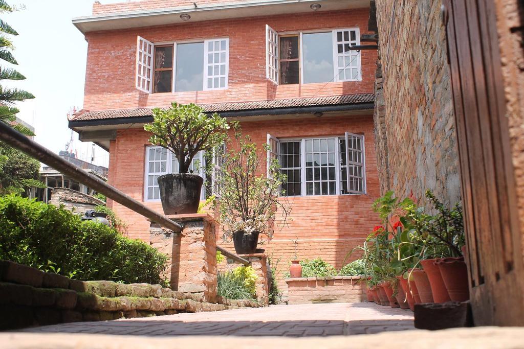 Pradhan House - Home Stay With Garden Bhatgoan Екстериор снимка