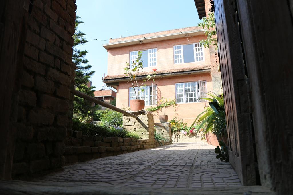 Pradhan House - Home Stay With Garden Bhatgoan Екстериор снимка