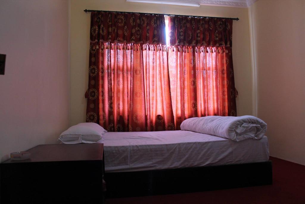Pradhan House - Home Stay With Garden Bhatgoan Екстериор снимка