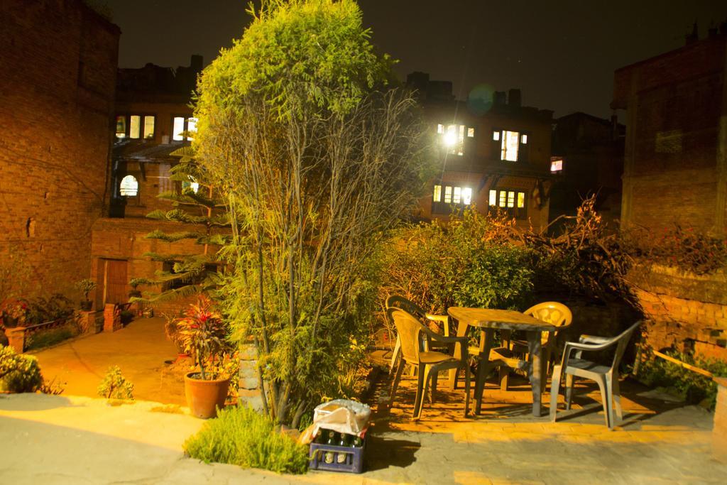 Pradhan House - Home Stay With Garden Bhatgoan Екстериор снимка