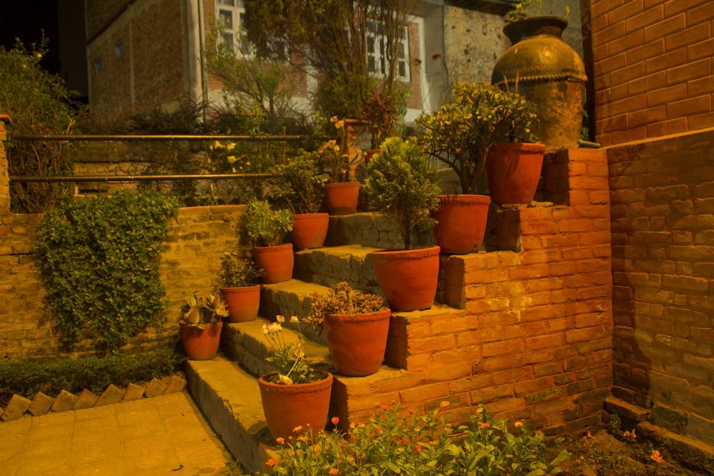 Pradhan House - Home Stay With Garden Bhatgoan Екстериор снимка