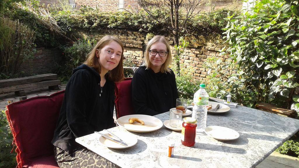 Pradhan House - Home Stay With Garden Bhatgoan Екстериор снимка
