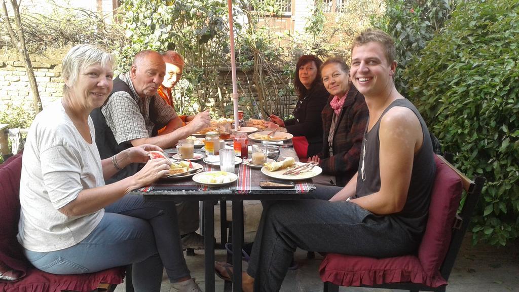 Pradhan House - Home Stay With Garden Bhatgoan Екстериор снимка