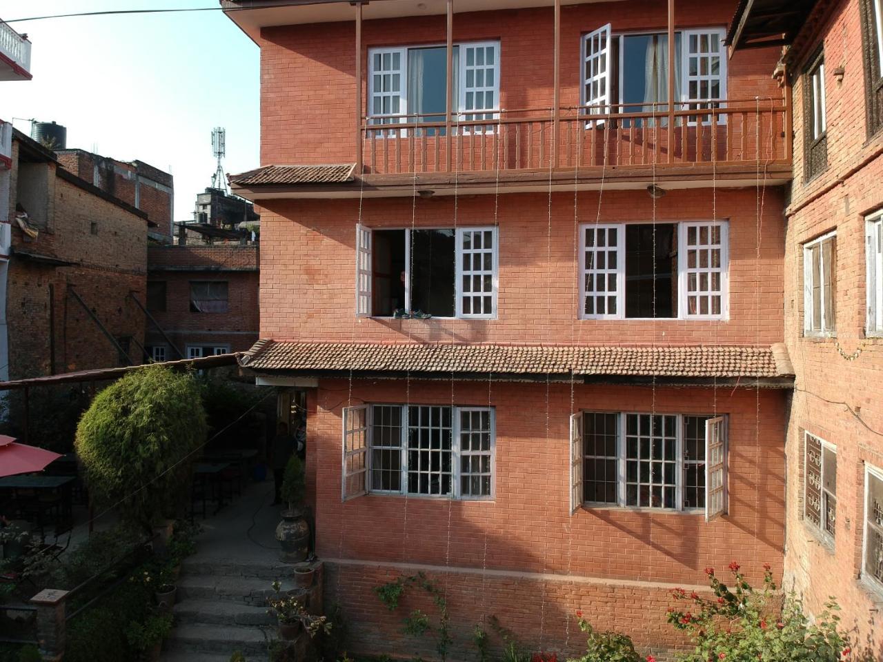 Pradhan House - Home Stay With Garden Bhatgoan Екстериор снимка